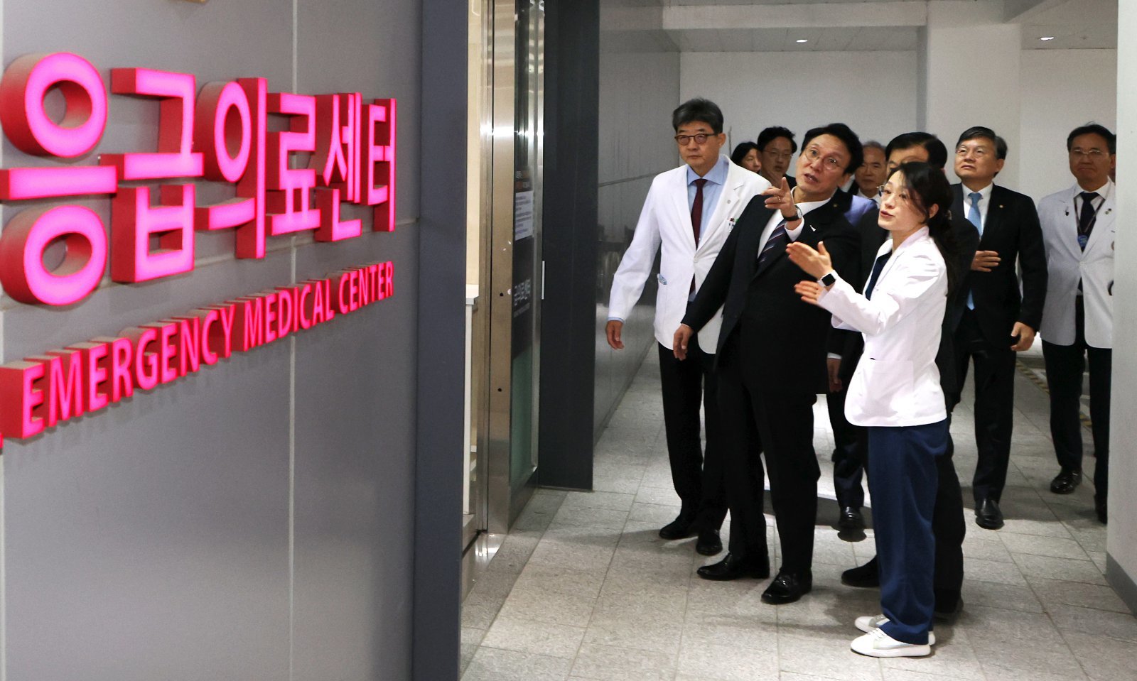 김민석 국무총리가 12일 오전 서울 성북구 고려대학교 안암병원을 찾아 권역응급의료센터 현장점검을 하고 있다. 2025.11.12 뉴스1 자료사진