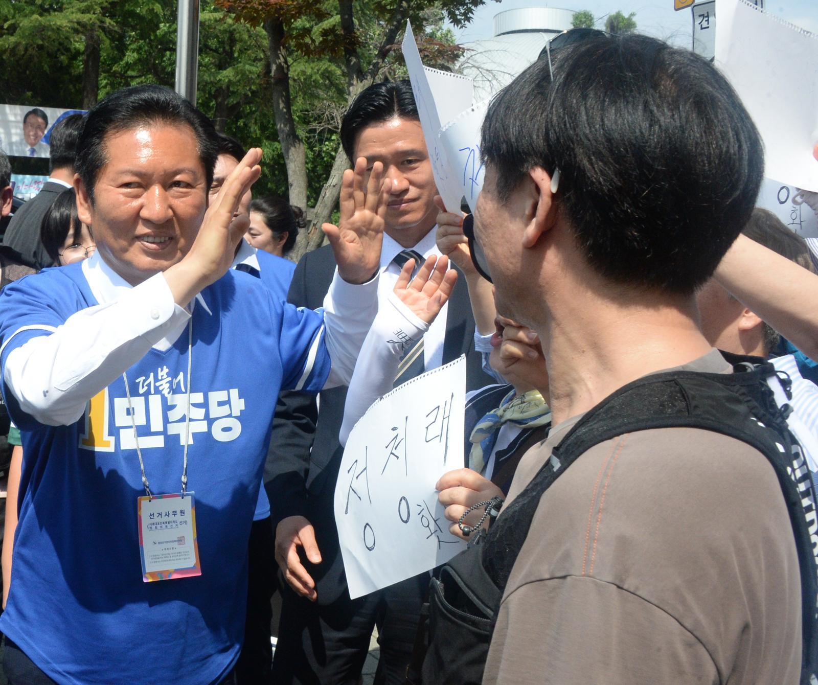정청래 “李 지지하면 이원택을” 김관영 “전북은 공천재난지역”