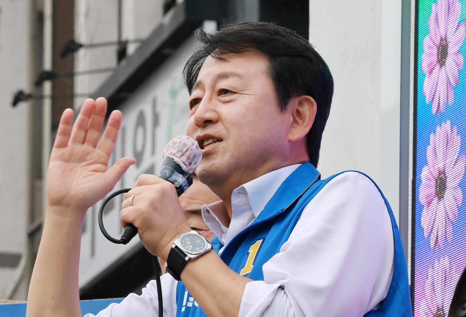 김용남 ‘차명 의혹’ 대부업체 대표, 최근까지 캠프서 선거 지원