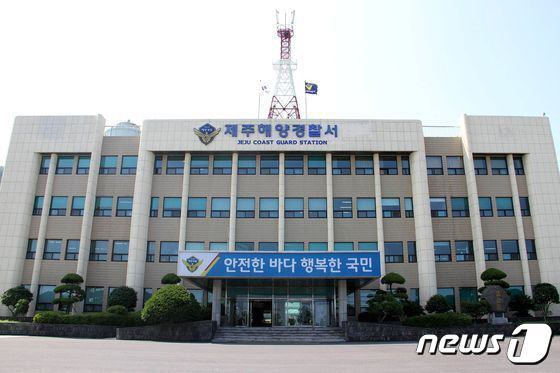 제주 해상서 22톤 어선 좌초…“승선원 7명 모두 구조”