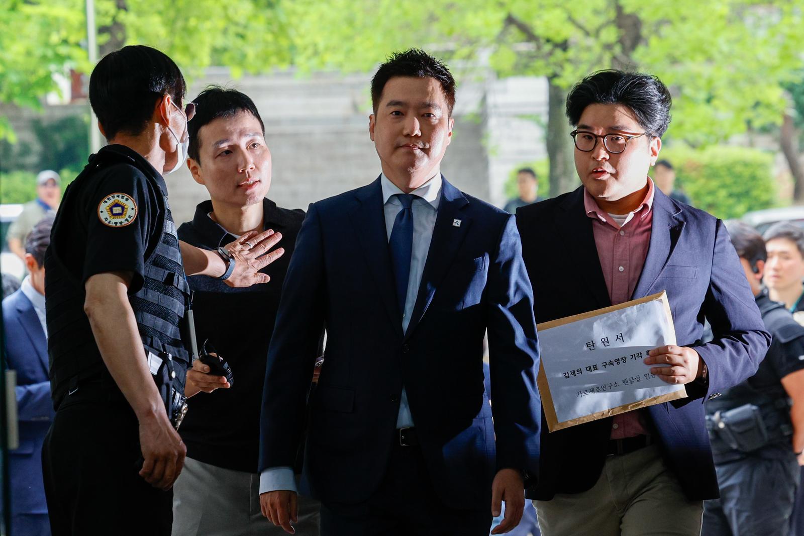 가세연 김세의, 영장심사 출석…“구속영장 허위 사실 범벅”