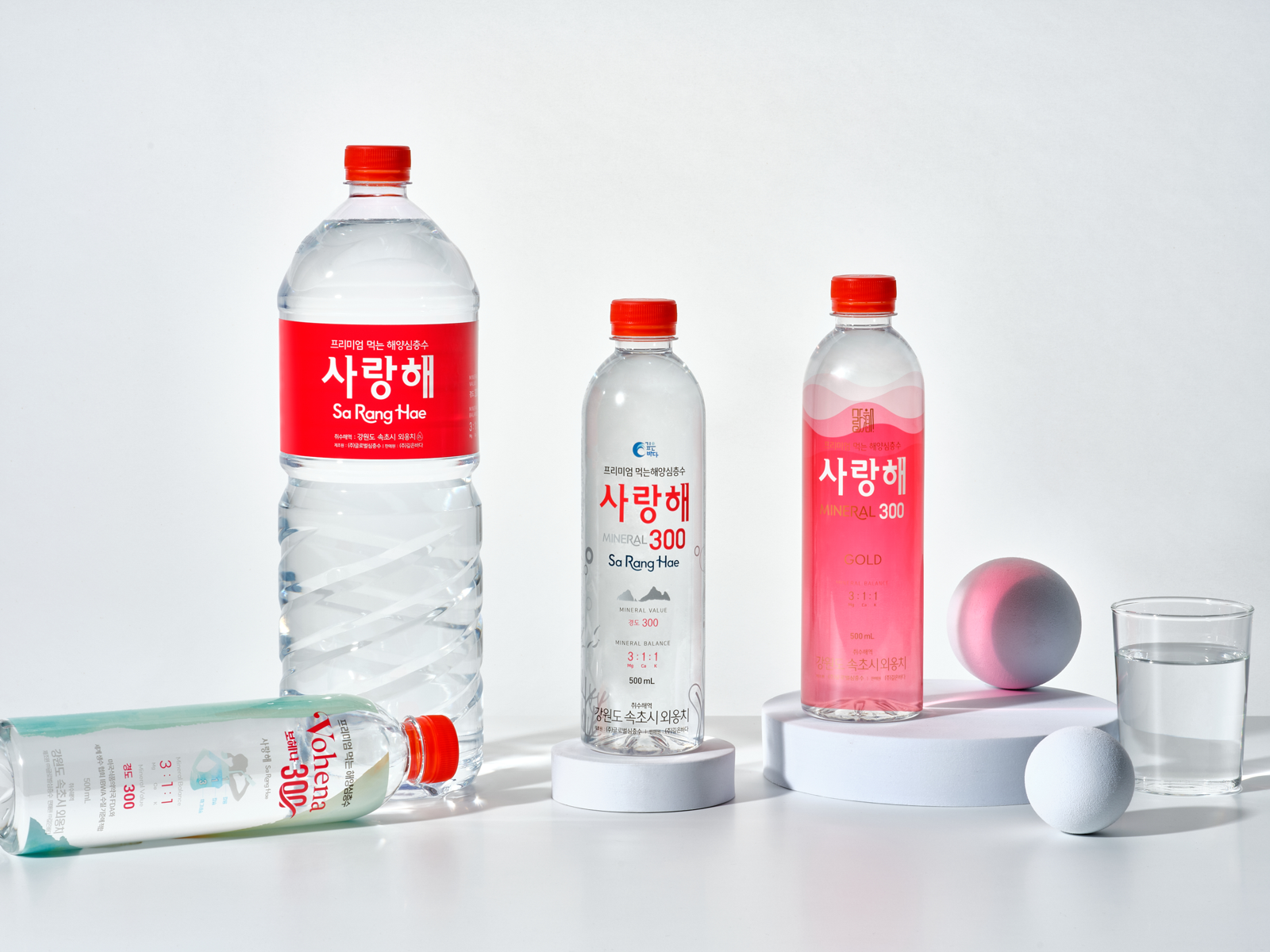 프리미엄 해양심층수 브랜드 ‘사랑해300’과 ‘보헤나300’. 깊은바다 제공