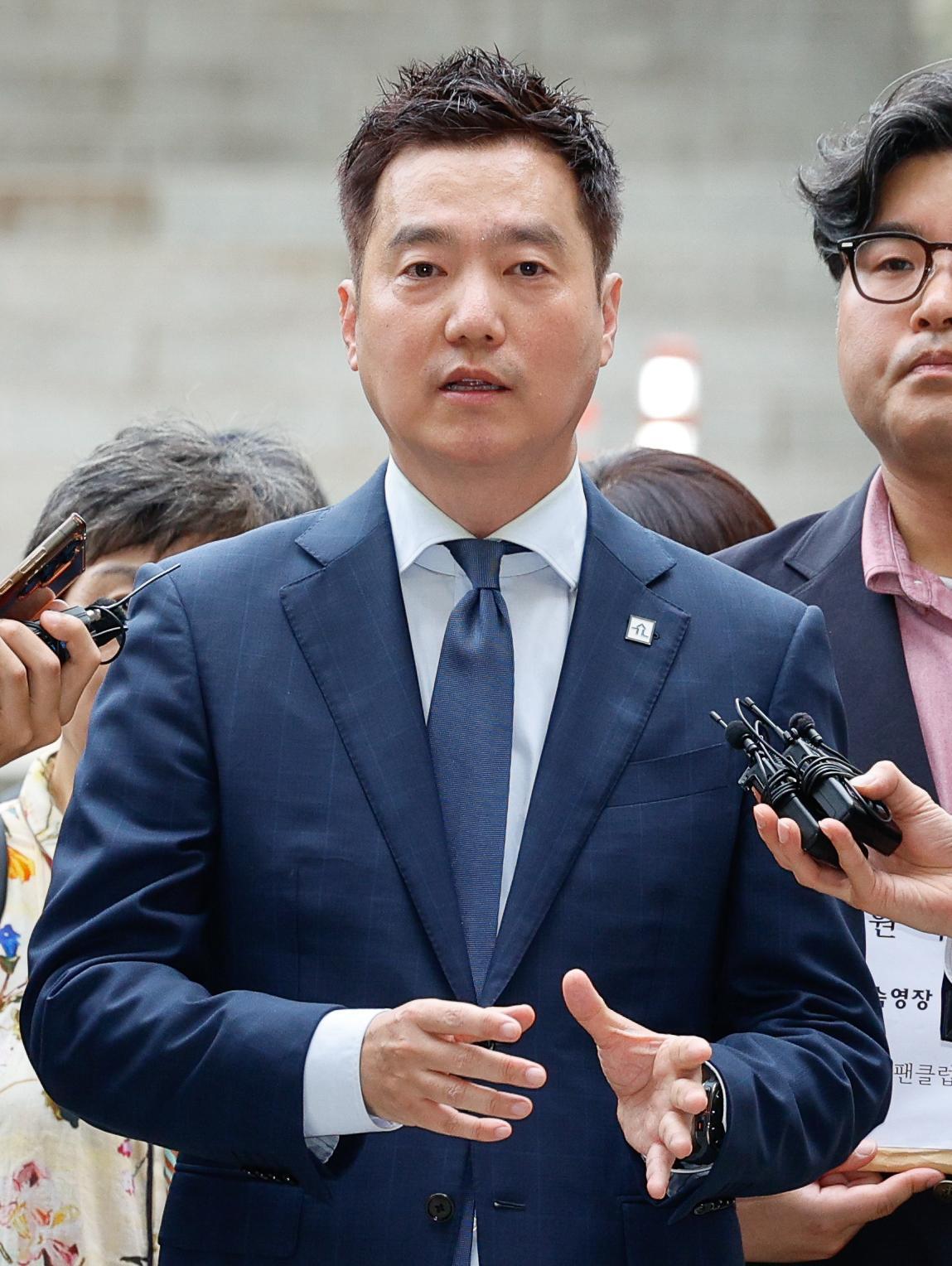 ‘김수현 명예훼손 혐의’ 김세의 구속… 법원 “증거인멸 우려”
