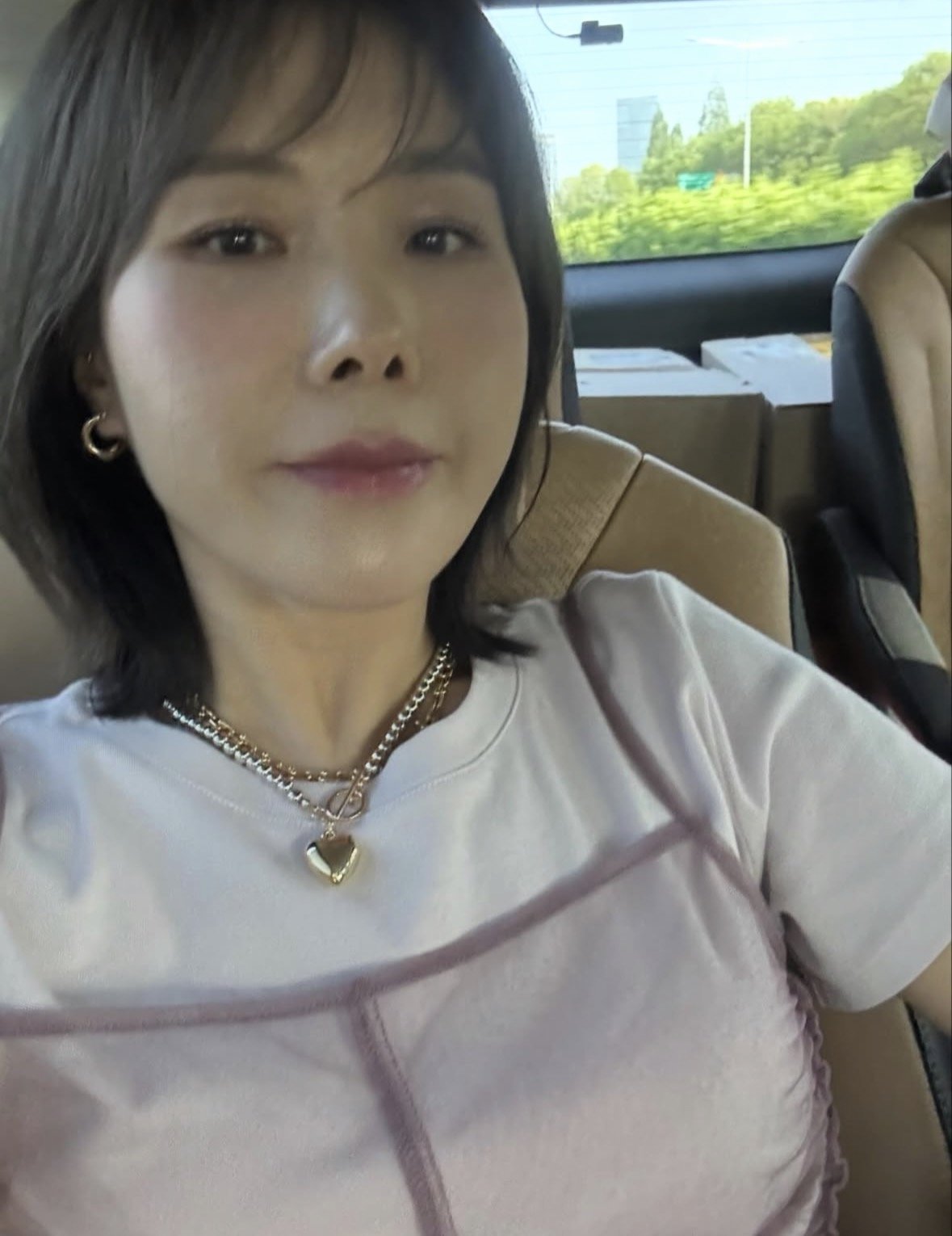 방송인 신봉선이 체중을 유지하는 비결로 수영과 테니스를 언급했다. 신봉선 인스타그램 캡처