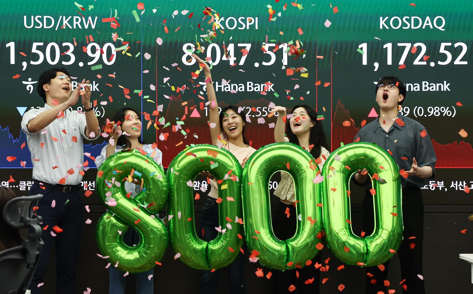 ‘8000피’ 안착… 또 사상 최고치