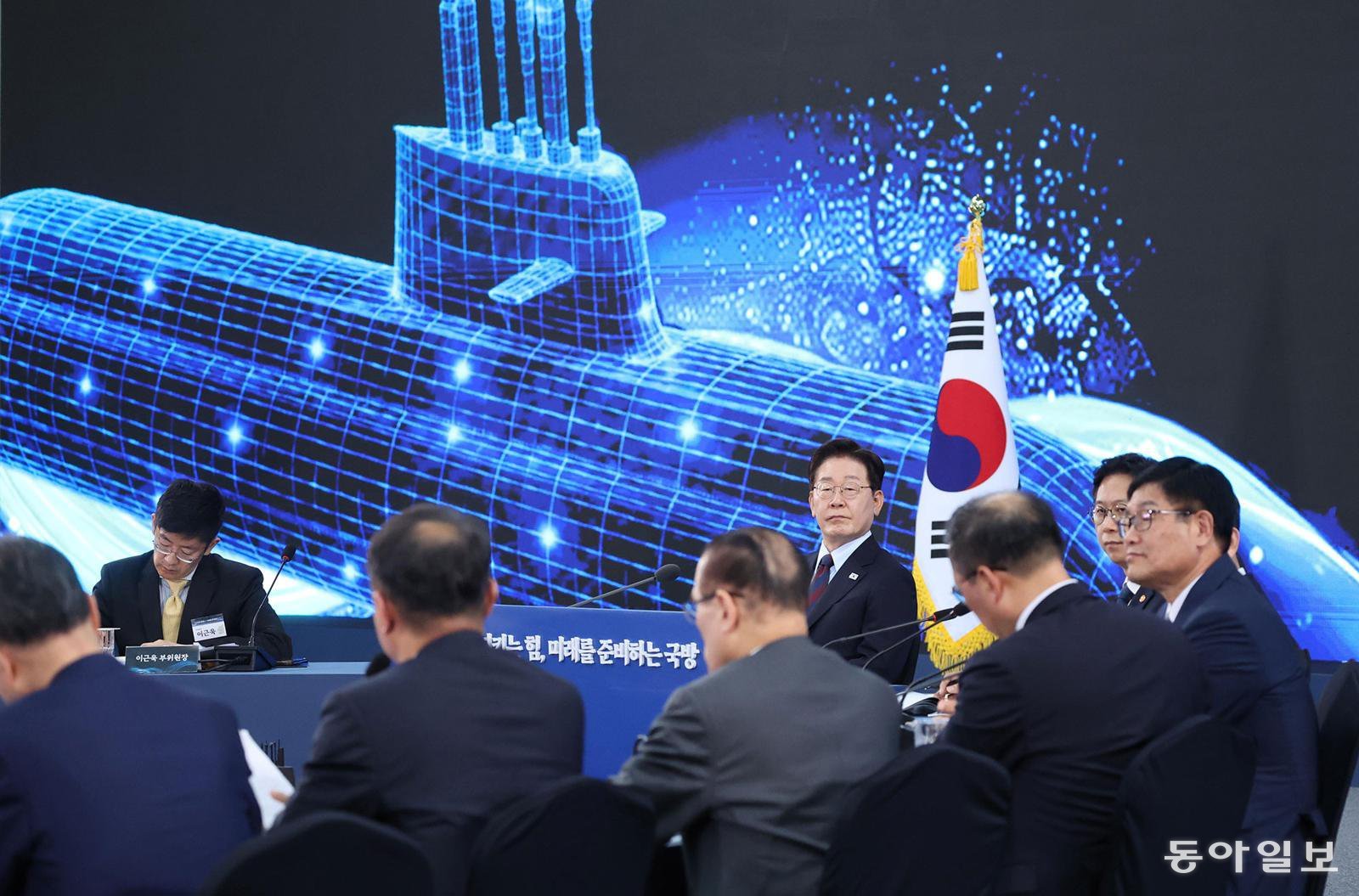 [단독]“8000t급 한국형 핵잠, 2030년대 중반 첫 진수”