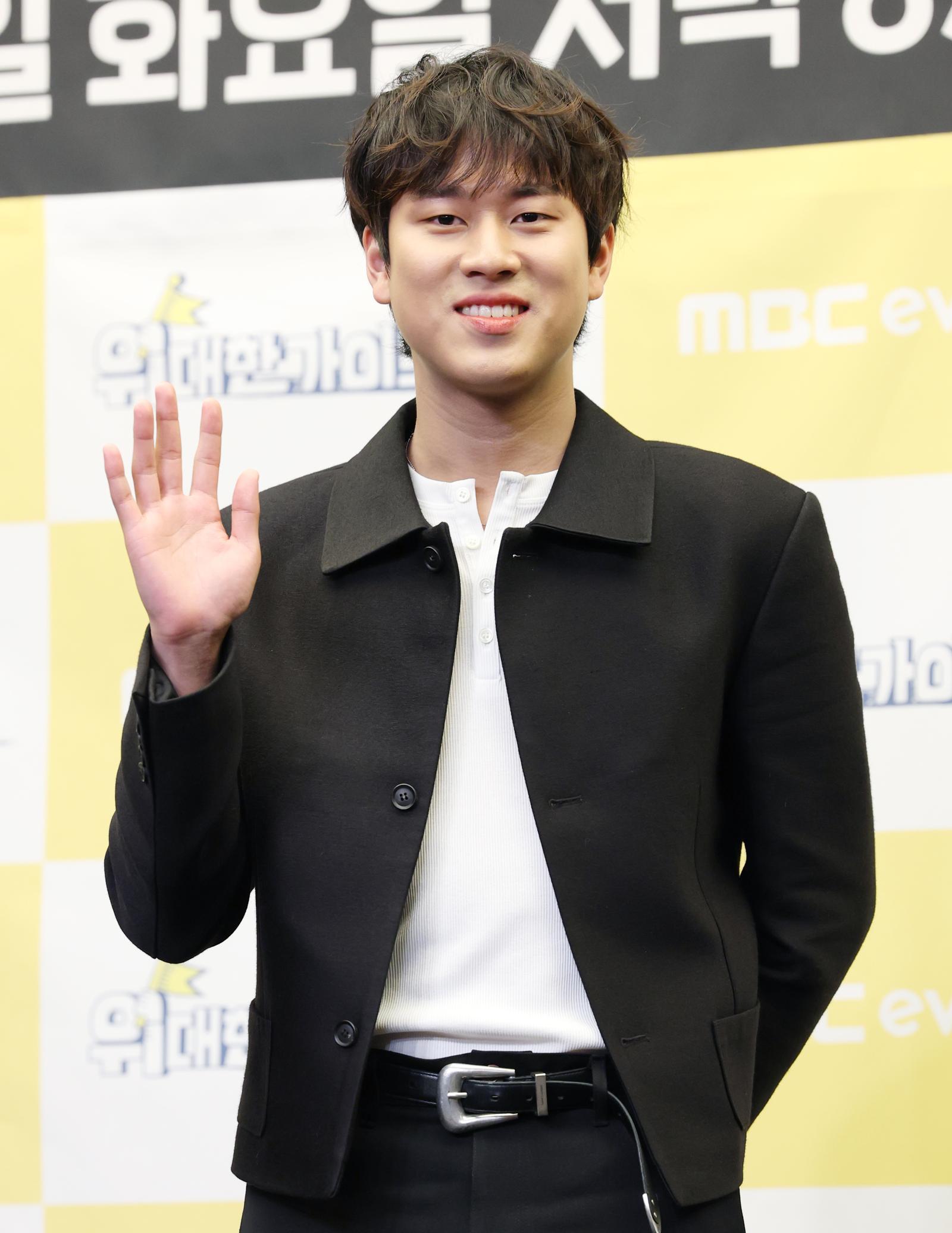 가수 이무진 “정산금 못 받아”…소속사에 전속계약 효력정지 가처분 신청