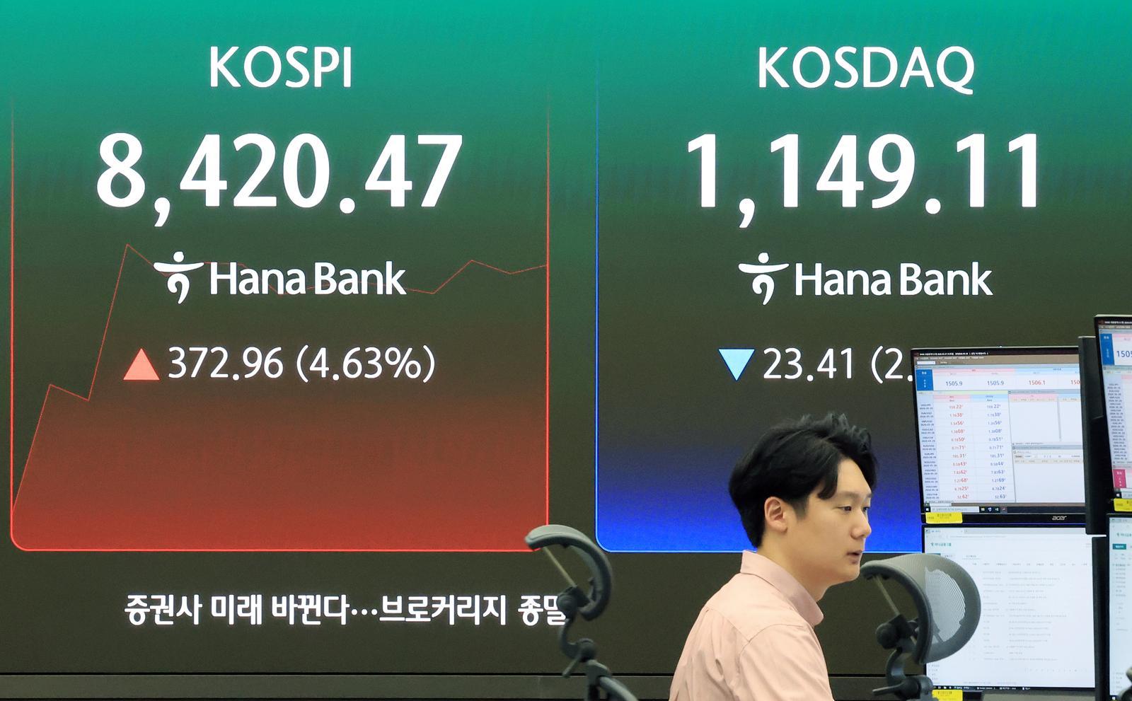 SK하닉, 시총 1조달러 진입…삼전 이어 두번째