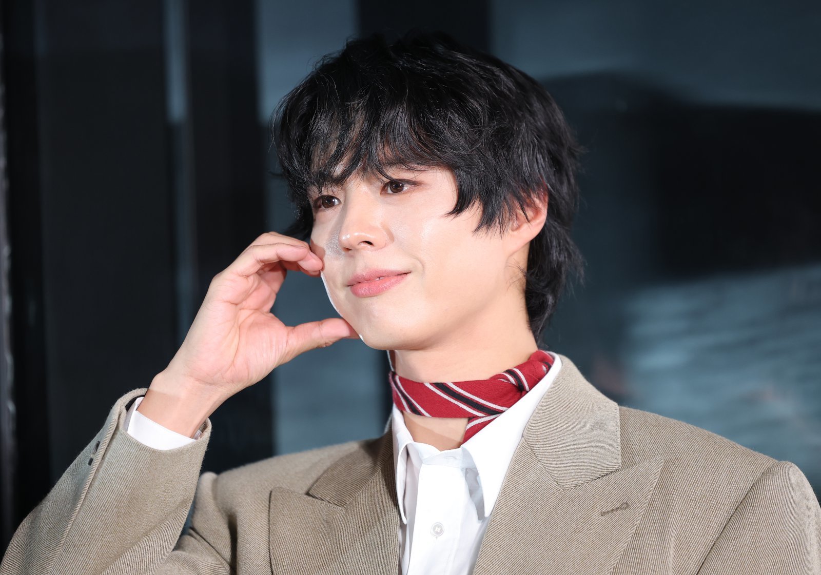 배우 박보검이 17일 오후 서울 강남구 셀린느 청담 플래그십을 방문한 뒤 퇴장하며 인사를 하고 있다. 2025.12.17 ⓒ 뉴스1