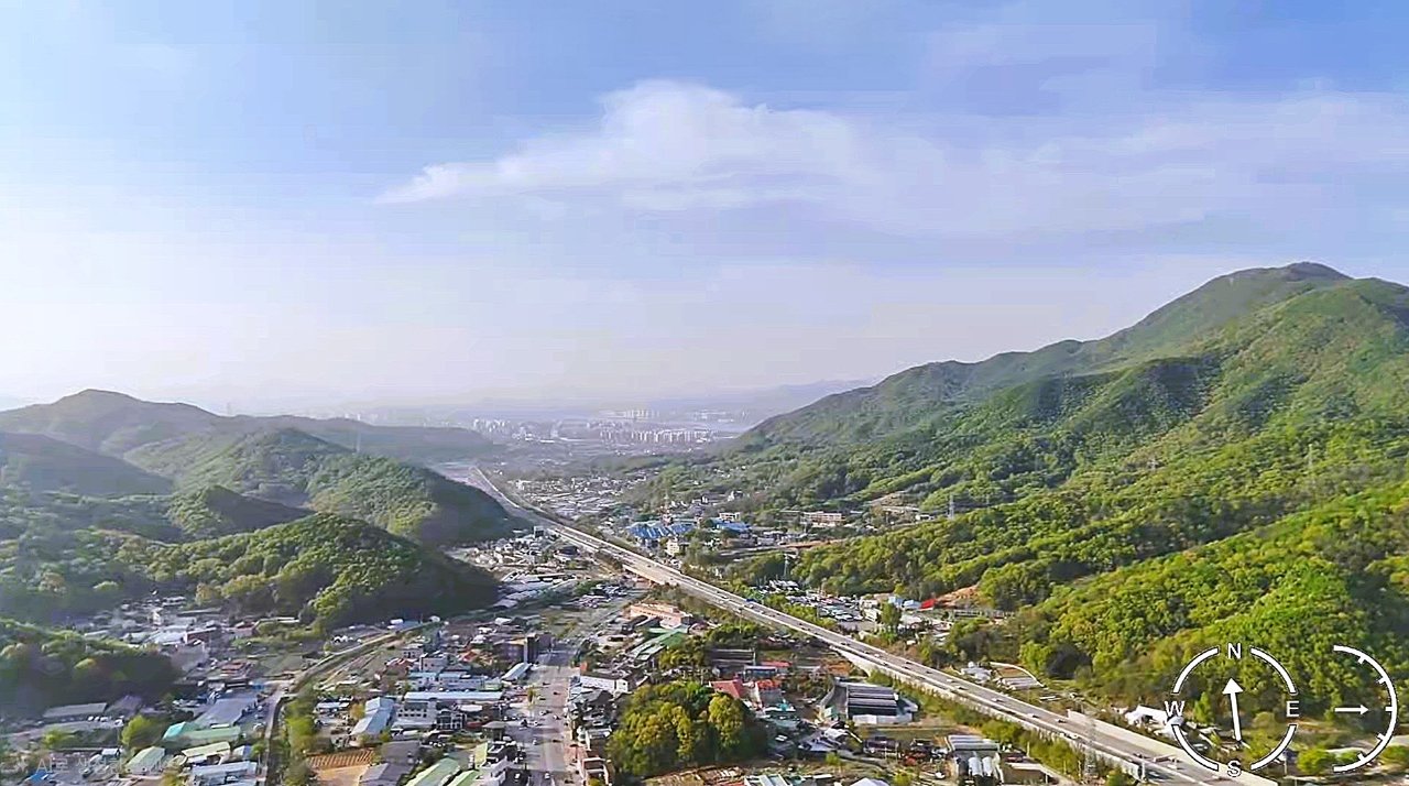 산불감시용 드론 스테이션이 실시간으로 촬영한 시진. 왼쪽은 객산, 오른쪽은 검단산. 하남시 제공