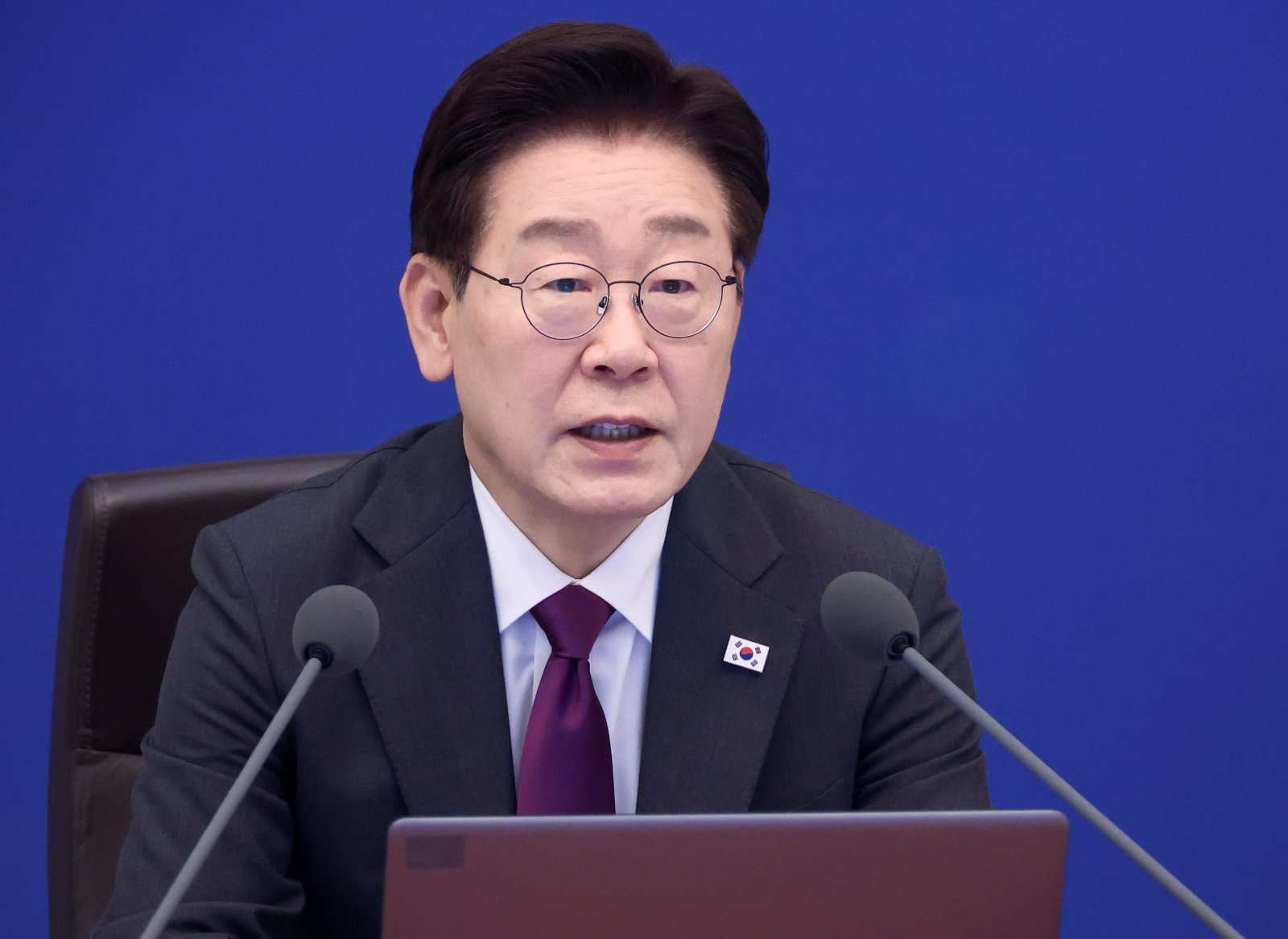 李대통령 “부산 BTS 공연 관련 숙박업소 바가지, 개선 좀 해야”