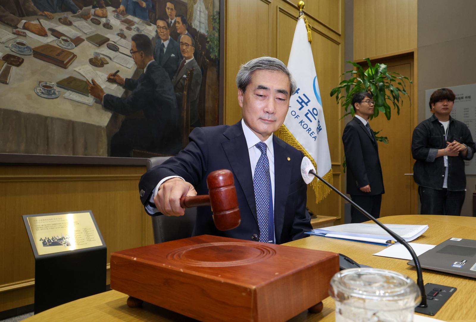 한은, 기준금리 연 2.5%로 8연속 동결