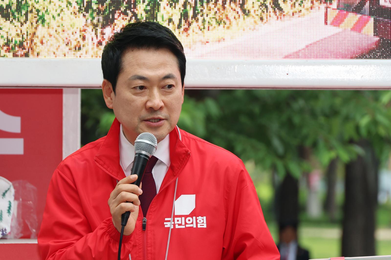장동혁 국민의힘 상임선거대책위원장이 26일 서울 마포구 경의선숲길에서 지원유세를 하고 있다. 2026.05.26 [서울=뉴시스]