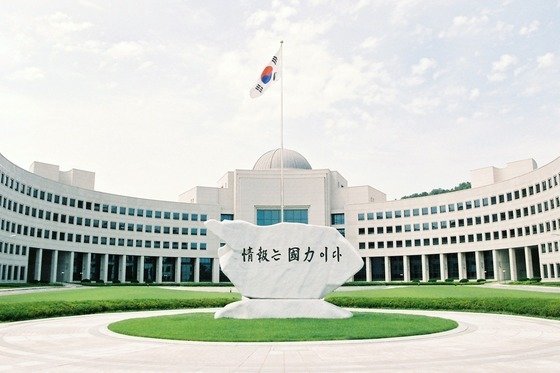 ‘軍부대 출입해 정보 수집’ 추진한 국정원, 넉달만에 철회