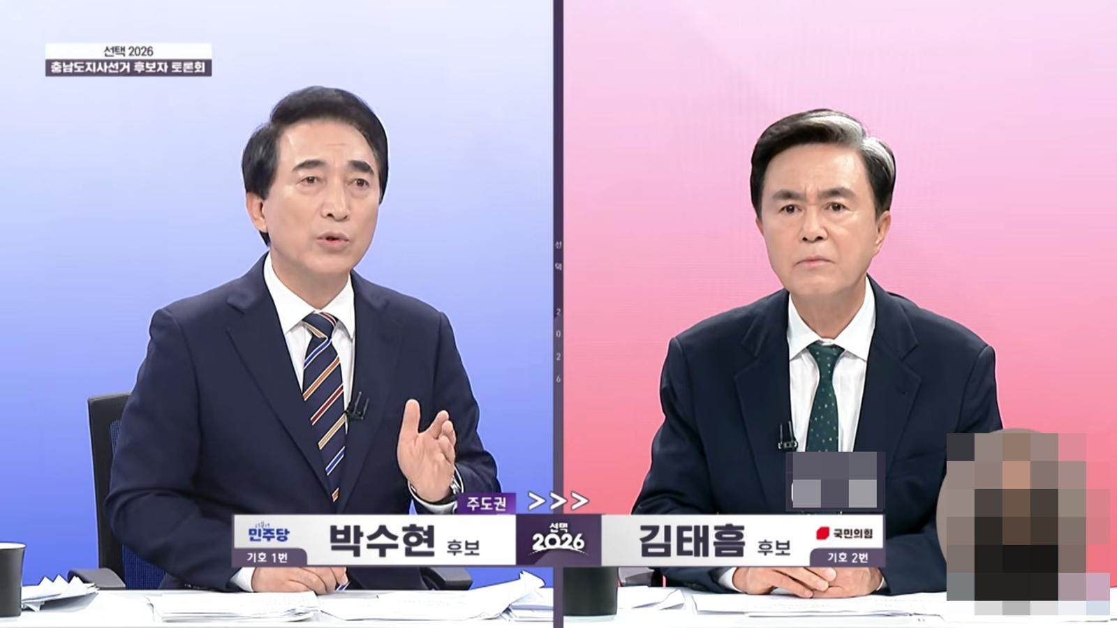 민주당 박수현 후보(왼쪽). 김태흠 국민의힘 후보. 뉴시스