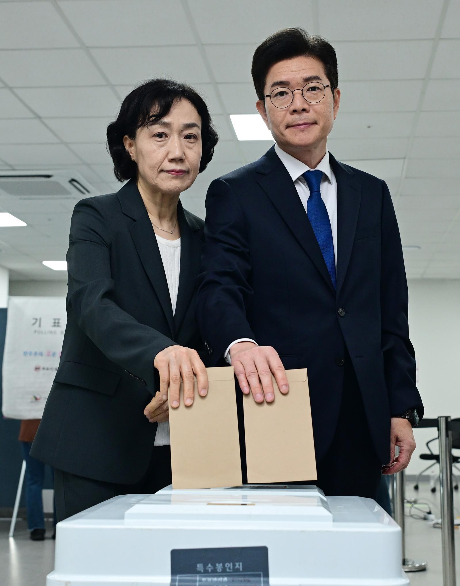정원오, 중구 소공동서 사전투표 “안전 확립하는 시장 뽑아달라”