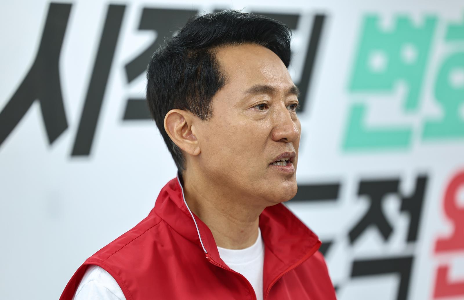 오세훈 국민의힘 서울시장 후보가 29일 서울 종로구에 마련된 자신의 선거사무소에서 현안 관련 기자회견을 하고 있다. 뉴스1