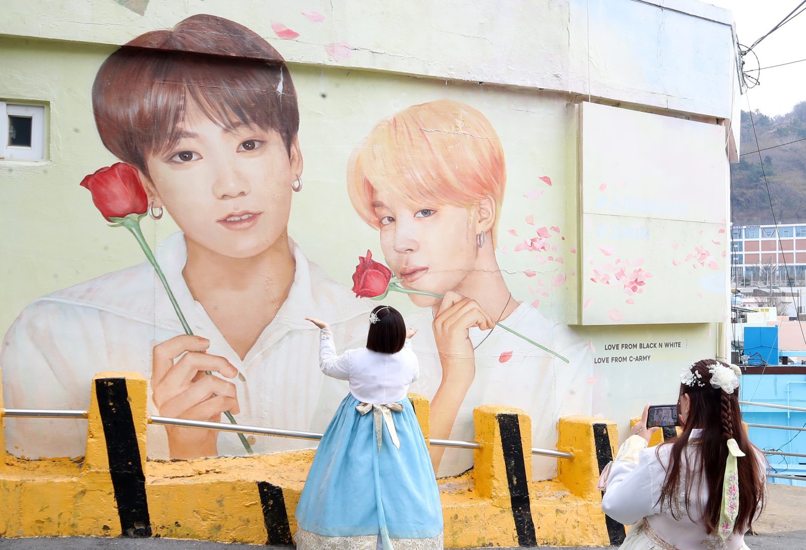 예약 뒤 “50만원 더 내라”…BTS 뜨는 부산 ‘숙박 바가지’ 주의보