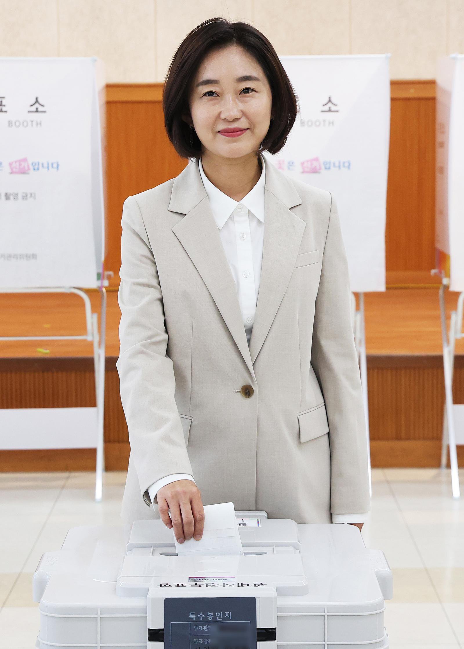 김재연 진보당 경기 평택시을 국회의원 후보가 29일 경기 평택시 안중읍행정복지센터에 마련된 사전투표소에서 투표를 하고 있다. (공동취재) 2026.5.29 (평택=뉴스1)