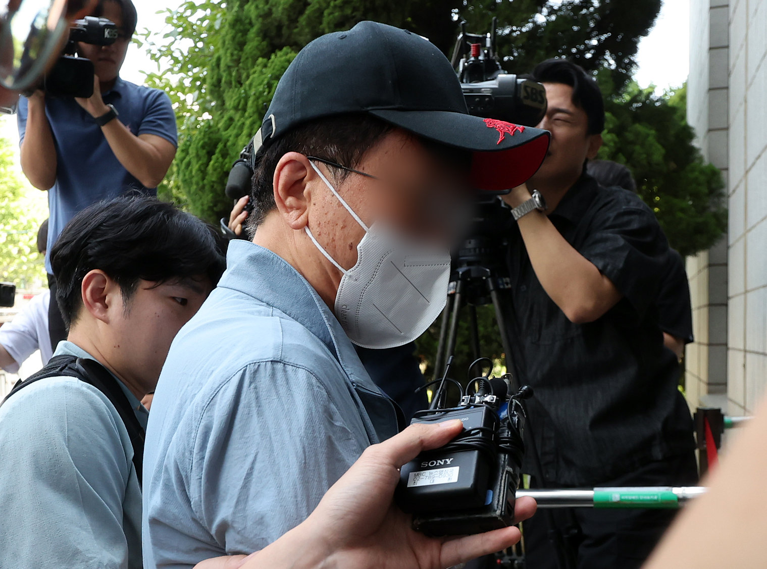 ‘LG전자 흉기난동’ 60대 영장심사…“갑질·해고 통보에 범행”