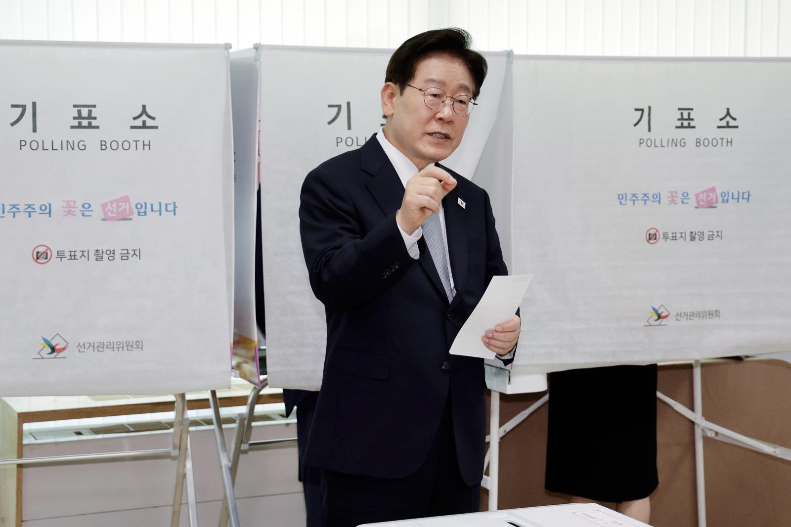 선관위 “李가 문의한 투표지, 관리관이 보지 않고 답변해 유효표”