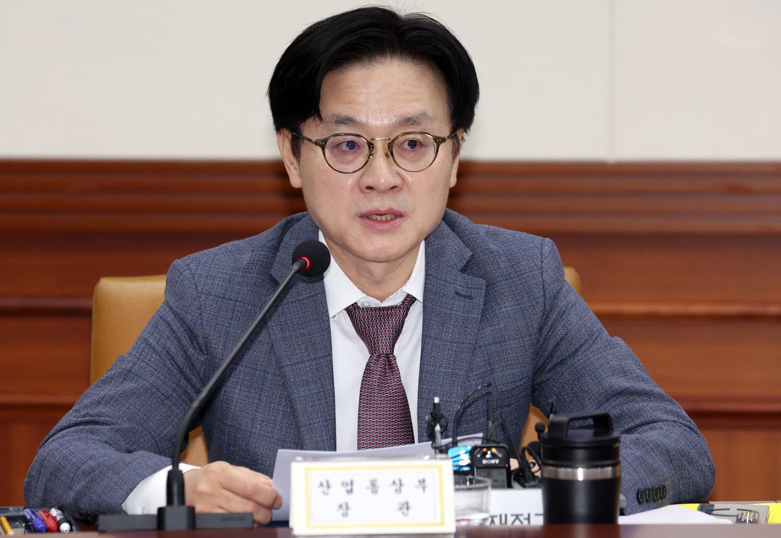 김정관 산업통상부 장관이 29일 서울 종로구 세종대로 정부서울청사에서 열린 비상경제본부 희의 겸 경제관계장관회의에서 유턴 재정립 및 촉진방안 관련 발언을 하고 있다. 2026.5.29 ⓒ 뉴스1