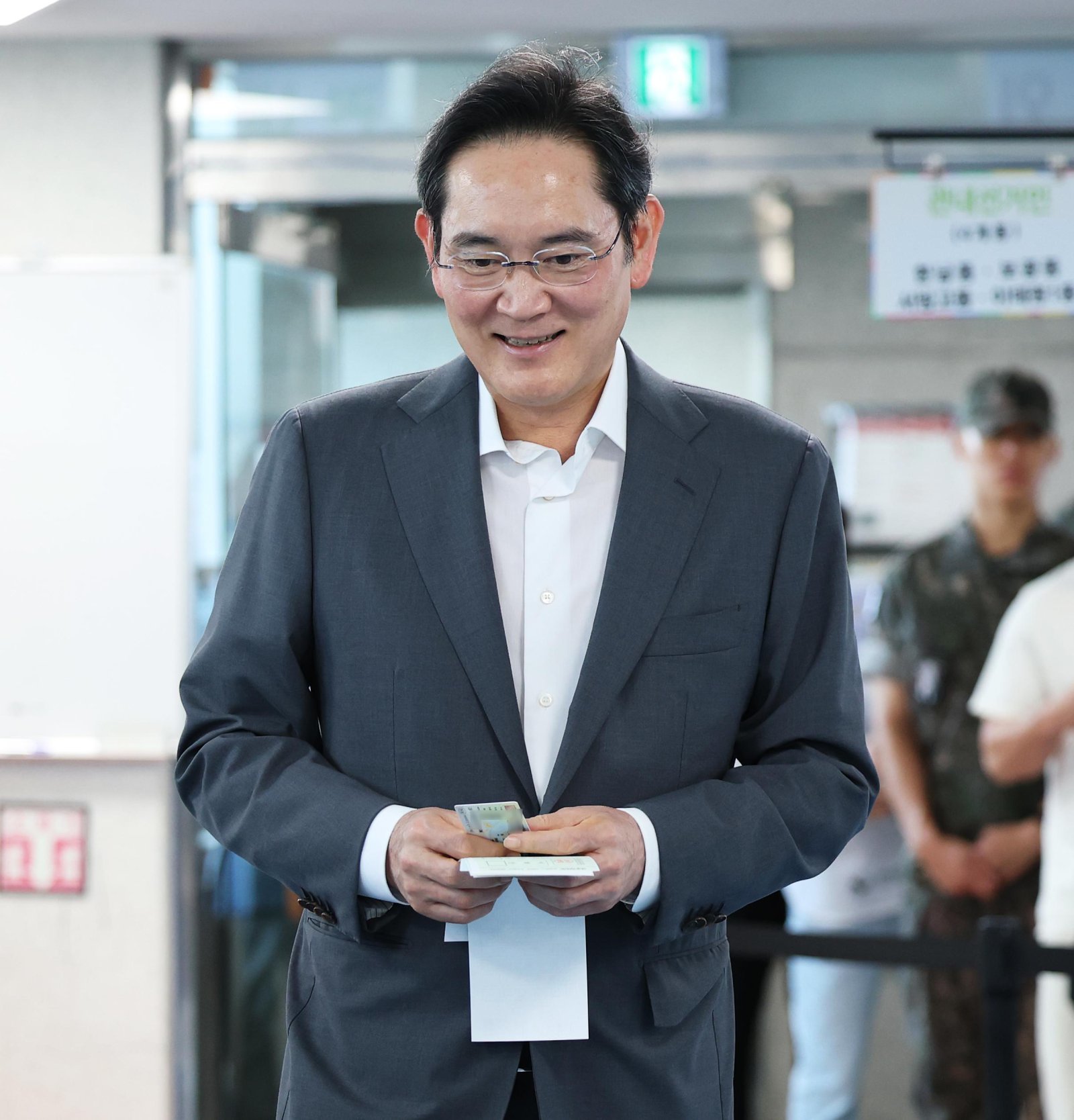 이재용 삼성 회장 자택 근처서 ‘한표’