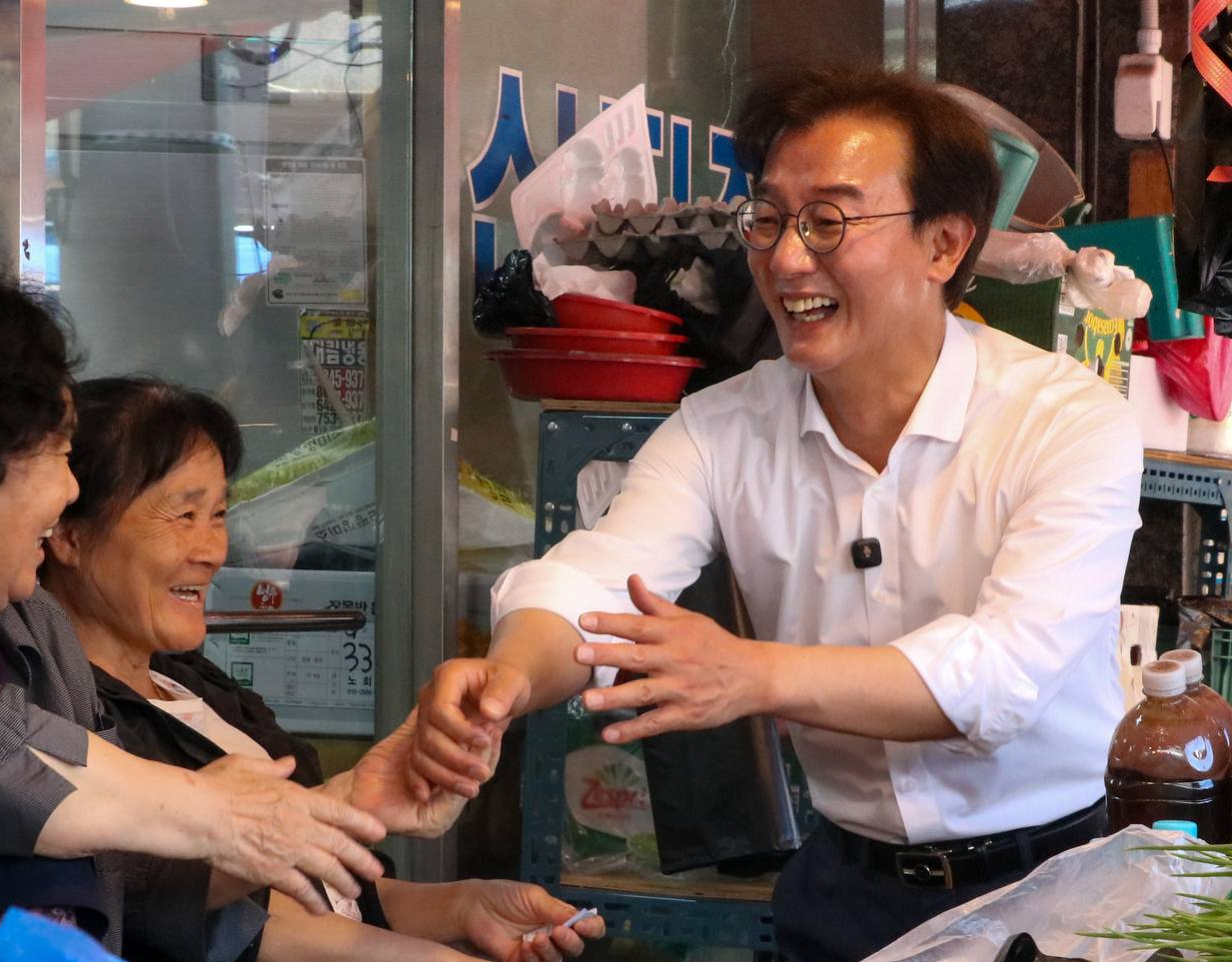 전재수 “예산 확 당길 힘있는 후보” 박형준 “민생 소홀함 없이 챙길것”