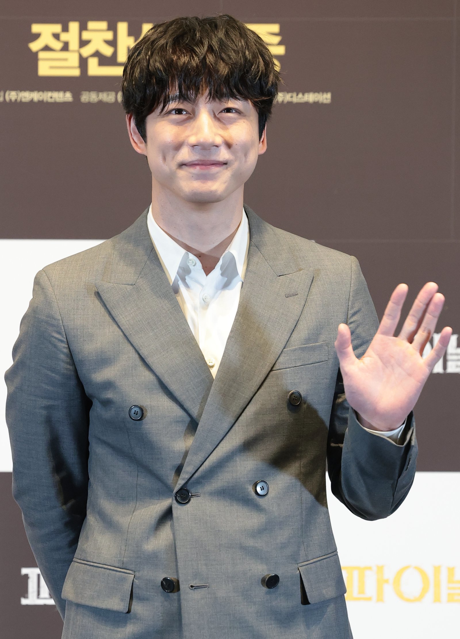 일본 배우 사카구치 켄타로가 29일 오후 서울 강남구 메에서 열린 영화 ‘파이널 피스’(감독 쿠마자와 나오토) 내한 기자간담회에 참석해 포즈를 취하고 있다. ‘파이널 피스’는 고가의 장기말과 함께 신원불명의 사체가 발견되고 용의자가 된 천재 장기 기사 케이스케(사카구치 켄타로 분)와 사라진 도박꾼 토요(와타나베 켄) 사이에 숨겨진 비밀이 밝혀지는 서스펜스 드라마다. 2026.5.29 ⓒ 뉴스1