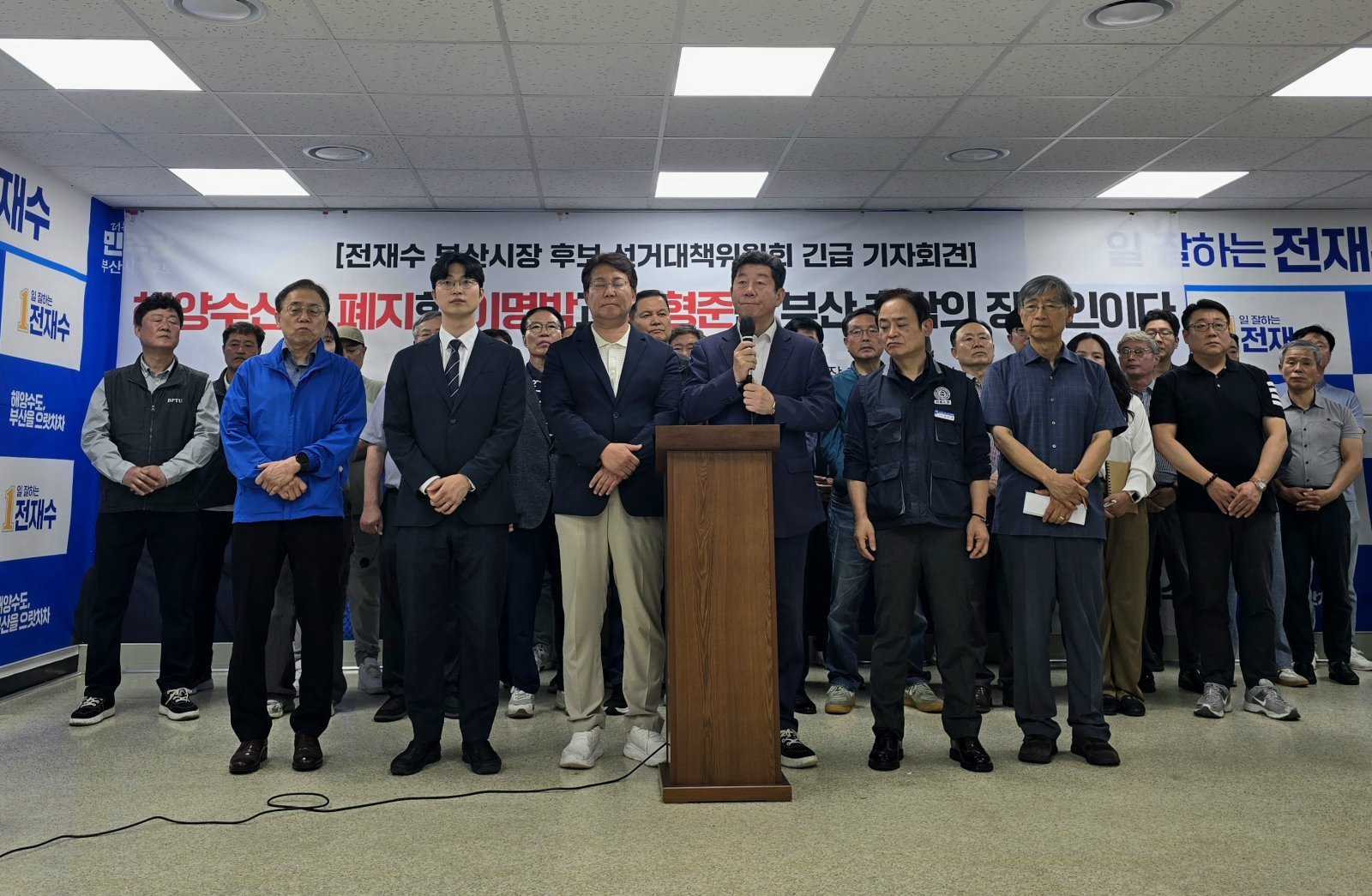 ‘MB 부산행’ 저격…전재수 측 “부산 망친 장본인 불러와 표 구걸”