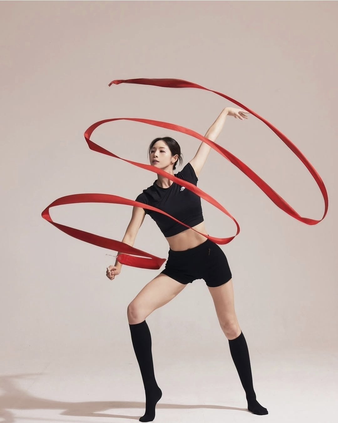 신수지를 체조로 이끈 빨간 리본.   신수지 인스타그램