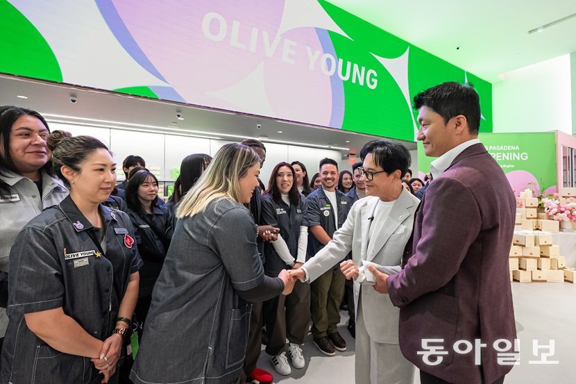 美 올리브영 1호점 찾은 이재현 “전 세계 K라이프스타일 확산의 시작”