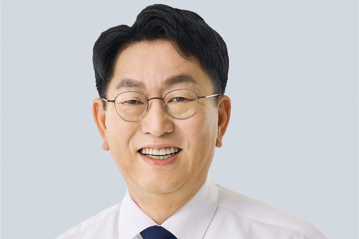 與 양천구청장 후보, 아기에 “뽀뽀”…‘오빠’ 이어 ‘뽀뽀’ 논란