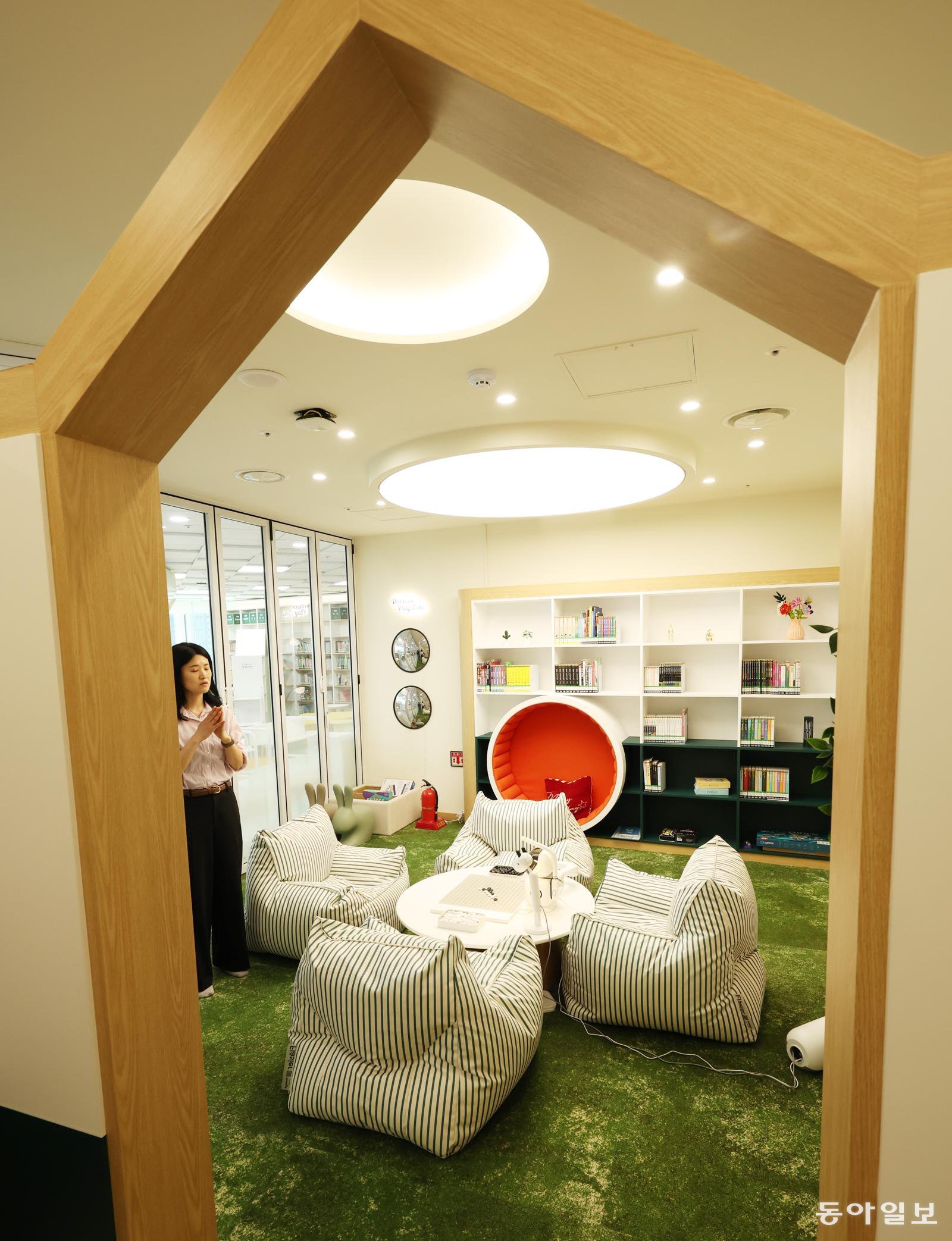 서초구 AI 특화도서관 우면도서관. 신원건 기자 laputa@donga.com