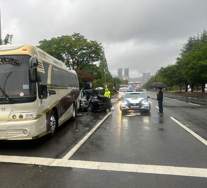 빗길에 시속 161㎞ 질주…버스 추돌 대학생 3명 모두 숨져