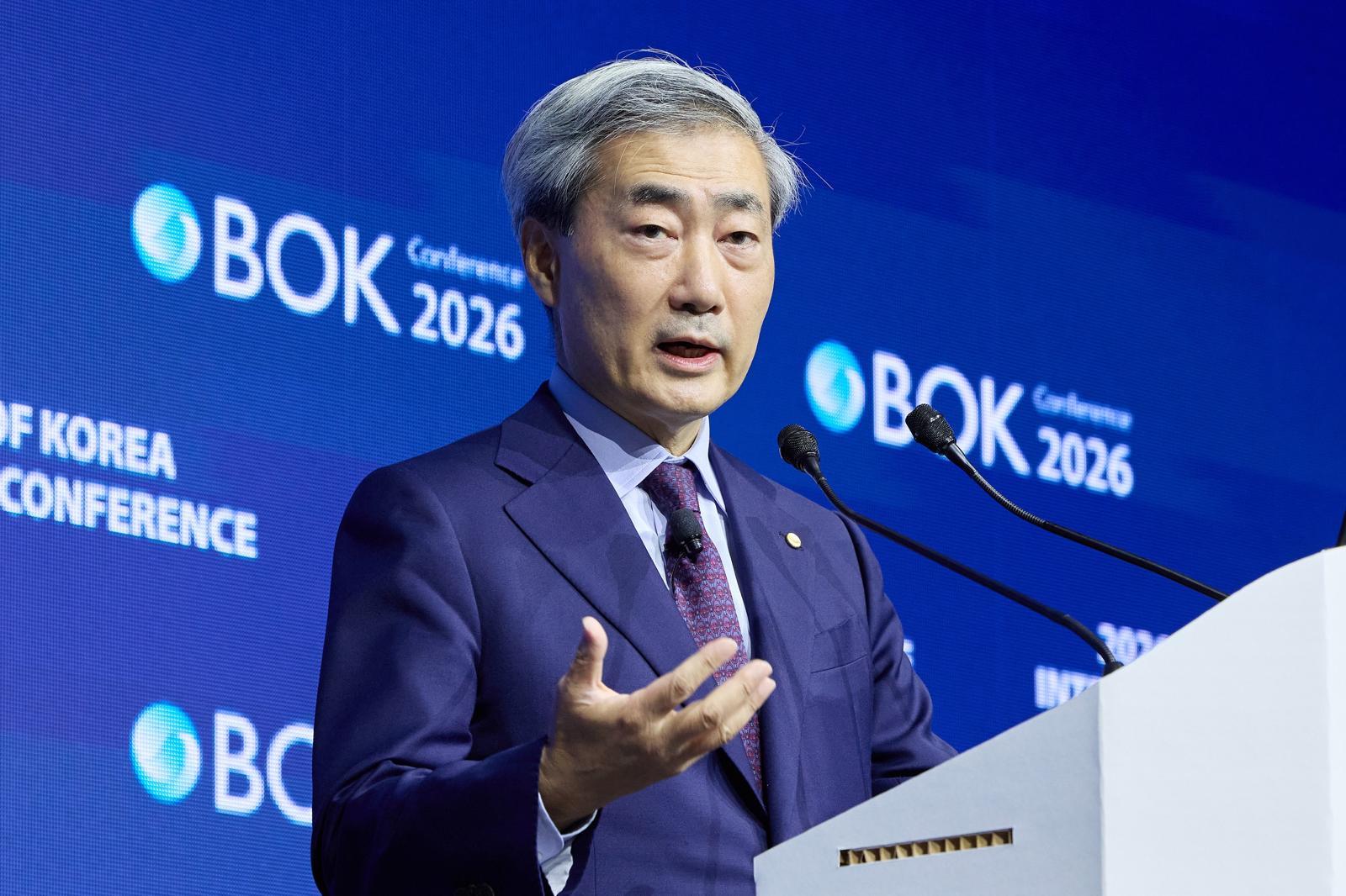 신현송, 금리인상 또 시사 “韓 성장 강력…통화조정에 장애물 적어”