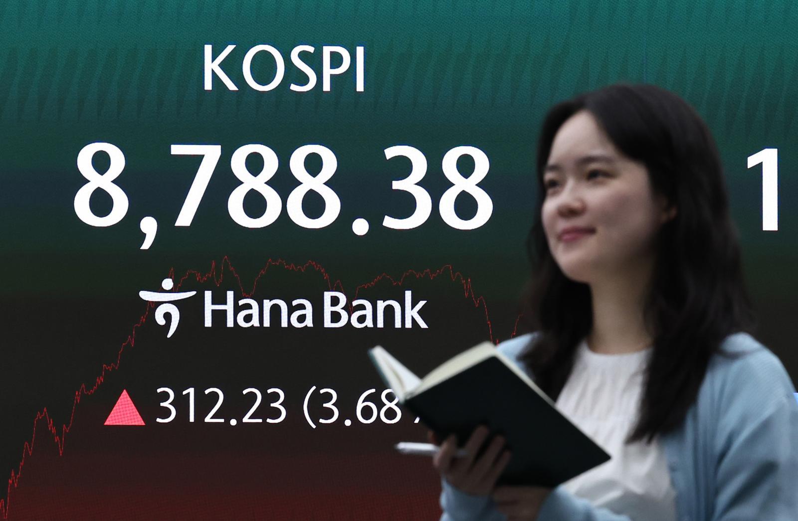 코스피, 8788.38 마감…또 사상 최고 경신