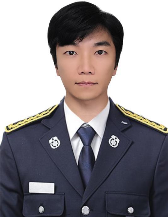 1t 트럭 화재에 소화기 들고 뛴 남성…정체는 육아휴직 소방관