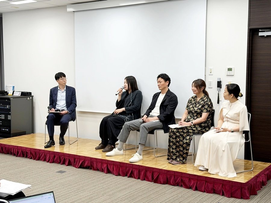 ‘J-SPC 사업’ 최종 성과보고회에서 패널 토론 중인 사회적가치연구원(CSES)과 일본펀드레이징협회(JFRA) 관계자들. 사진제공=사회적가치 연구원