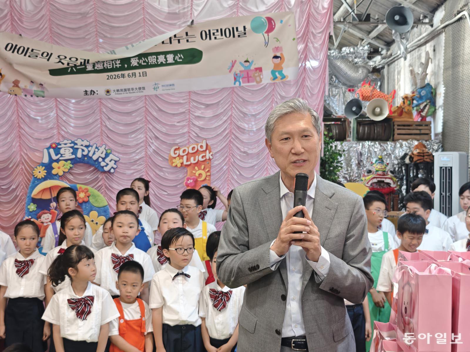 1일 한중 어린이 합창 공연을 지켜본 노재헌 주중 대사는 “개인적으로 20여년 전 장애우들을 대상으로 음악 교육을 시작했을 때가 생각이 나 울컥했다”고 소감을 밝혔다.
