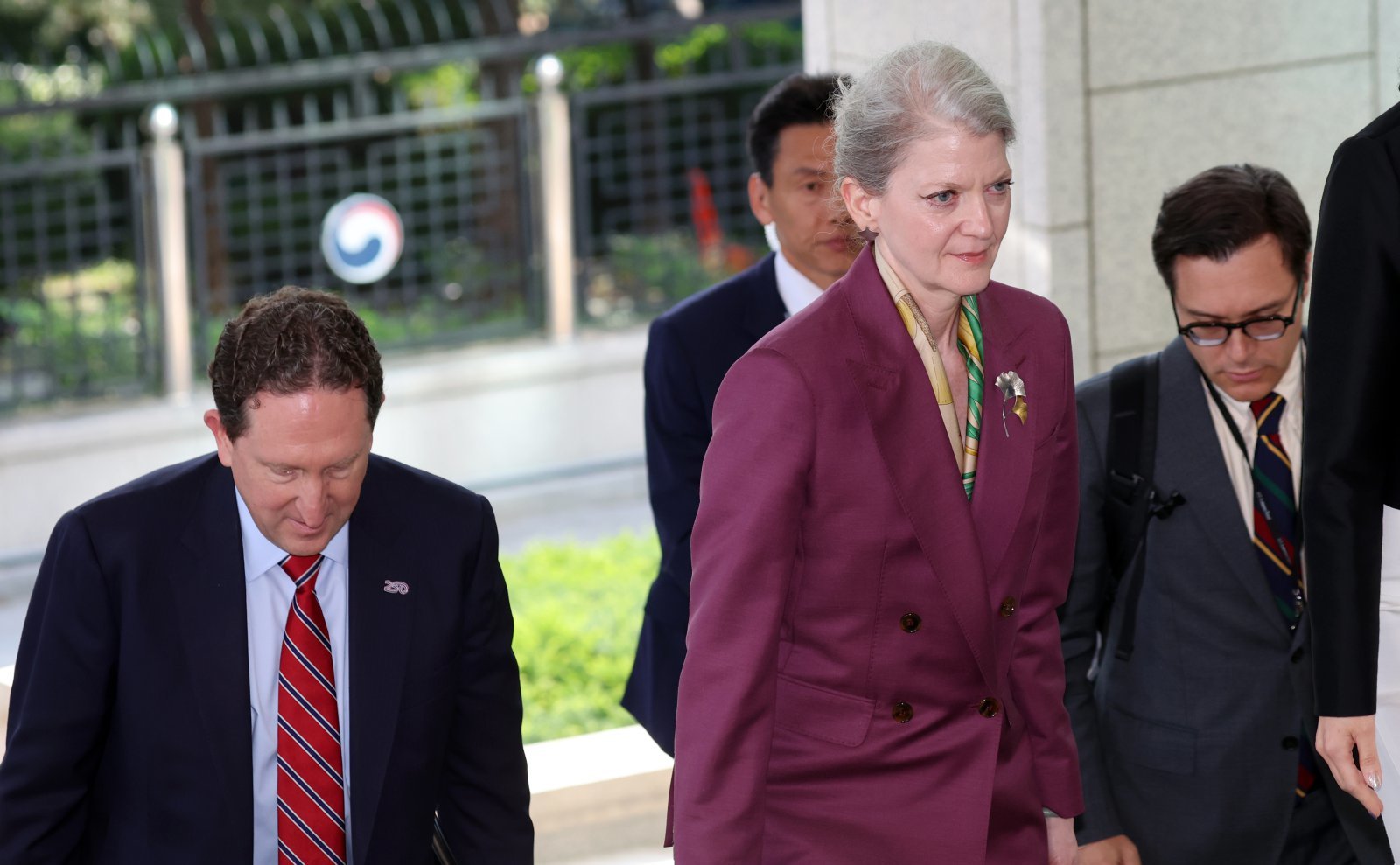 앨리슨 후커 미국 국무부 정무차관과 백악관 국가안보회의(NSC), 국무부, 에너지부, 전쟁부 관계자들이 2일 오전 서울 종로구 정부서울청사 별관 외교부에서 열린 핵추진잠수함 건조와 한미 원자력협정 개정 등 조인트 팩트시트(공동설명자료) 안보 분야 후속 협의체 첫 회의에 참석하고 있다. 2026.6.2 ⓒ 뉴스1