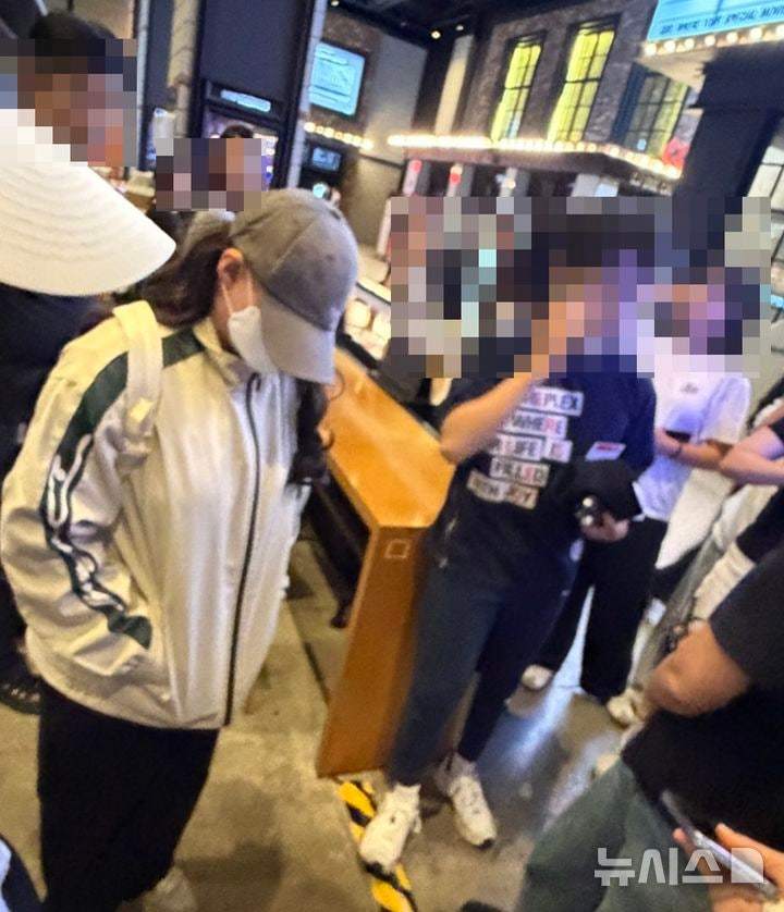 “긴머리 가발 쓰고”…영화관 女화장실서 도촬한 ‘여장 남자’ 구속송치