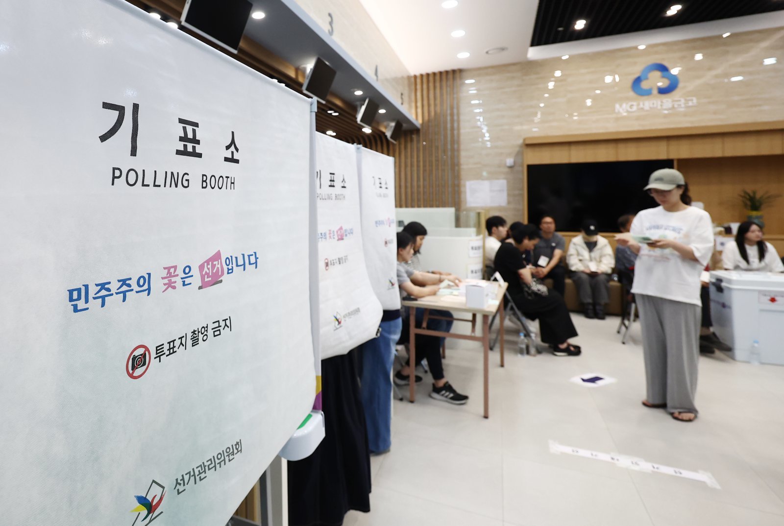 ‘사전투표 반영’ 지선 오후 1시 46.0%…4년 전보다 7.7%p↑
