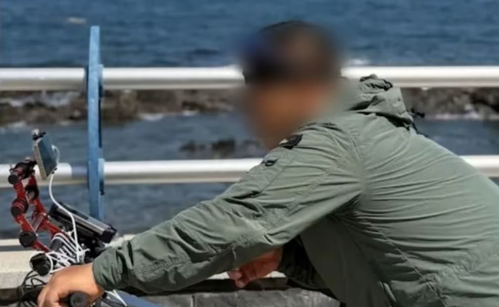 부산의 조폭 출신 한 인터넷방송인이 2일 자전거로 국도를 이동하던 중 뒤따라오던 화물차에 치여 사망했다. 뉴스1