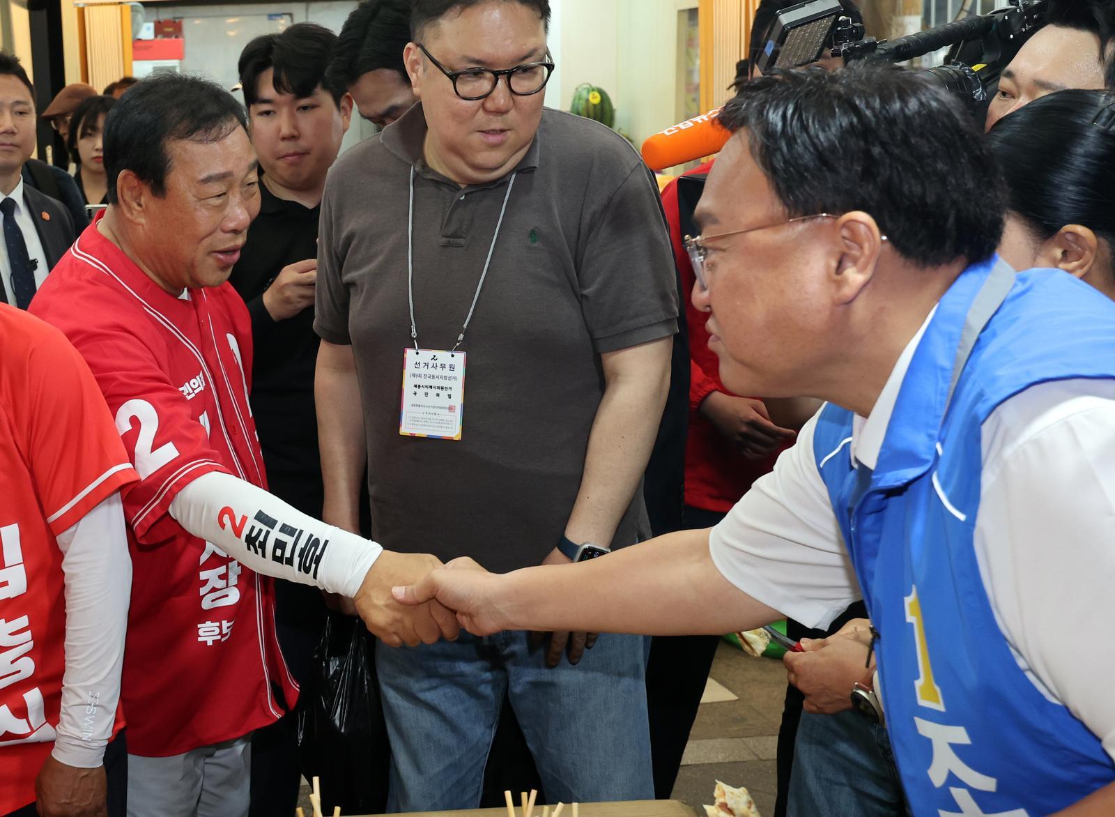 [출구조사]조상호 64.3 최민호 32.9…세종시장 민주 우세