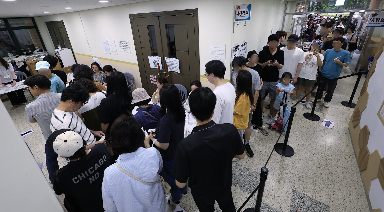지선 투표율 60% 넘겨 역대 2위…일부 용지 부족 ‘얼룩’
