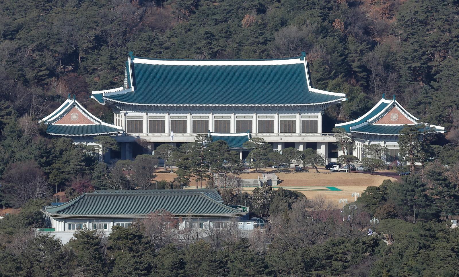 서울 종로구 정부서울청사에서 바라본 청와대. 2025.12.21 뉴스1