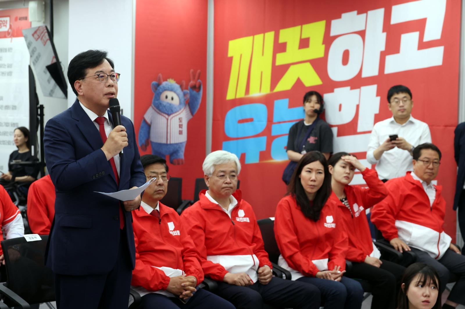 송언석 국민의힘 원내대표가 3일 오후 서울 여의도 중앙당사에서 ‘투표용지 부족’ 관련 긴급 기자회견을 하고 있다. 2026.6.3 사진공동취재