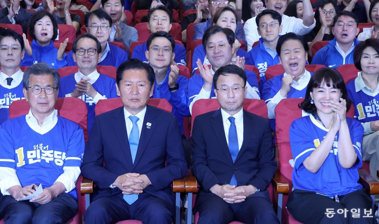 ‘李정부 1년’ 정권안정론 힘실어줘… 당정, 개혁 드라이브 탄력