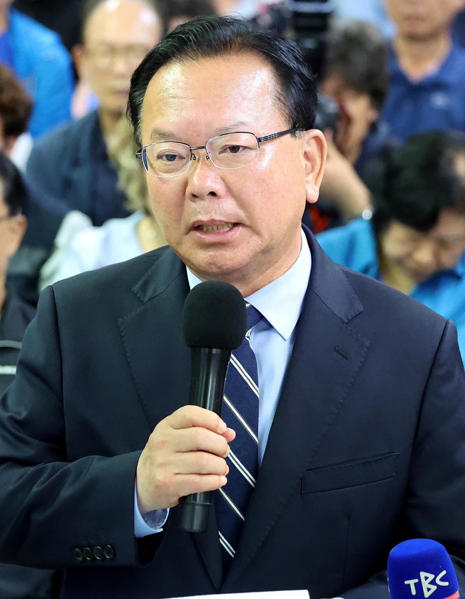 김부겸 더불어민주당 대구시장 후보가 4일 새벽 대구 달서구 선거사무소에서 패배가 확정되자 기자회견을 갖고 투표 결과를 승복하겠다고 입장을 밝히고 있다. 2026.06.04. 뉴시스